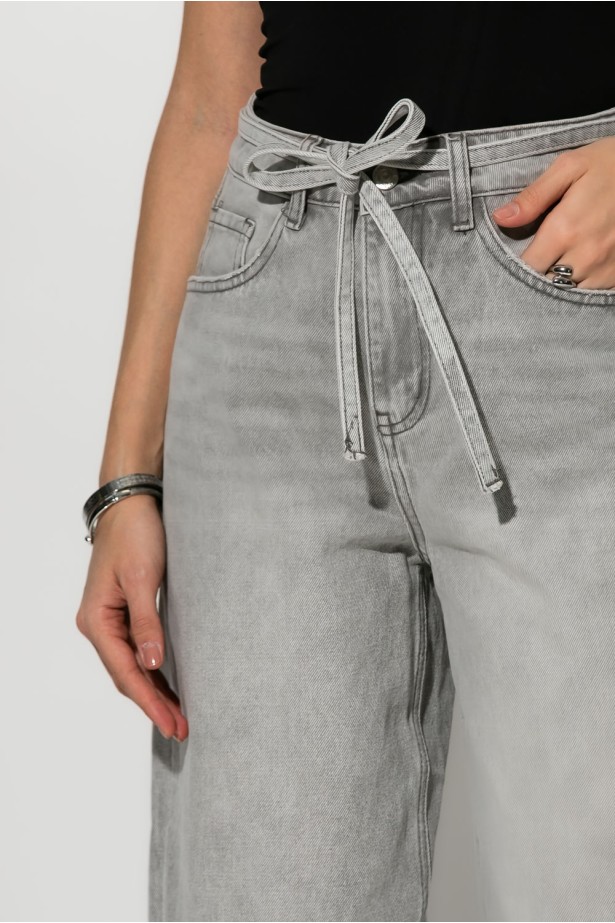 Baggy jean mom fit με ζωνάκι ανθρακί Baggy jean mom fit με ζωνάκι ανθρακί