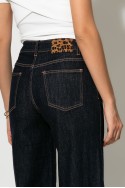 Jean mom fit με λεοπάρ λεπτομέρεια πίσω μπλε ντένιμ Jean mom fit με λεοπάρ λεπτομέρεια πίσω μπλε ντένιμ