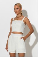 Σετ crop top με σφηγκοφωλιά πίσω και σορτς με στρας λευκό Σετ crop top με σφηγκοφωλιά πίσω και σορτς με στρας λευκό