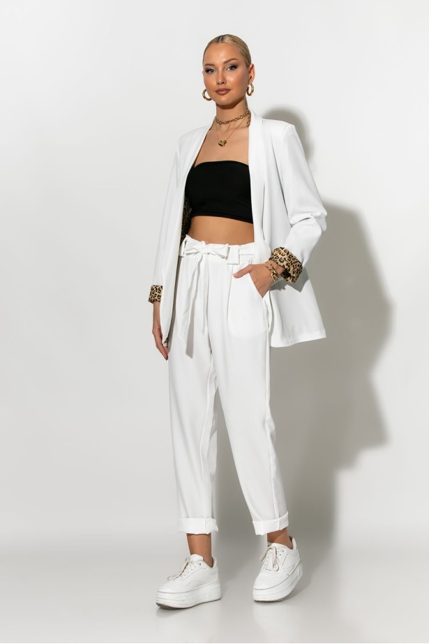 Σετ blazer με λεοπάρ φόδρα και παντελόνι με ζωνάκι λευκό Σετ blazer με λεοπάρ φόδρα και παντελόνι με ζωνάκι λευκό