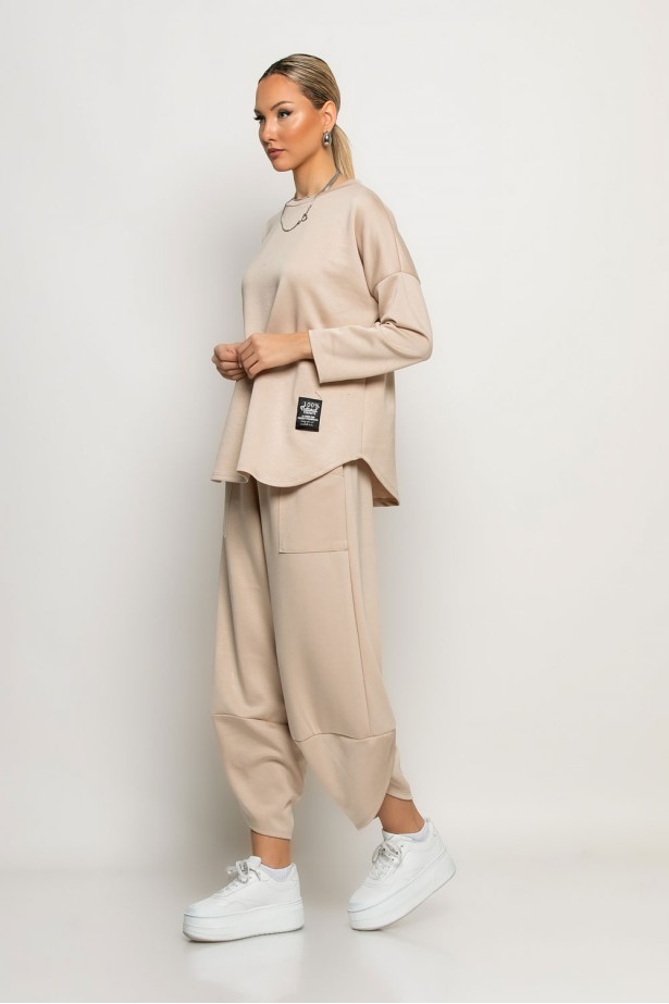 Σετ baggy παντελόνι και oversized μπλούζα μπεζ Σετ baggy παντελόνι και oversized μπλούζα μπεζ