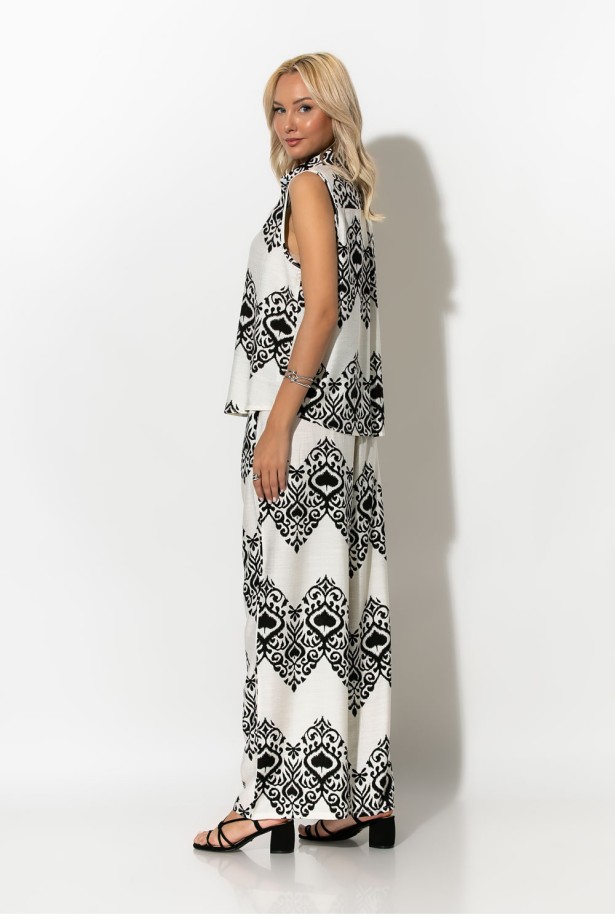 Σετ αμάνικο πουκάμισο και παντελόνα με ethnic ikat print λευκό-μαύρο Σετ αμάνικο πουκάμισο και παντελόνα με ethnic ikat print λευκό-μαύρο