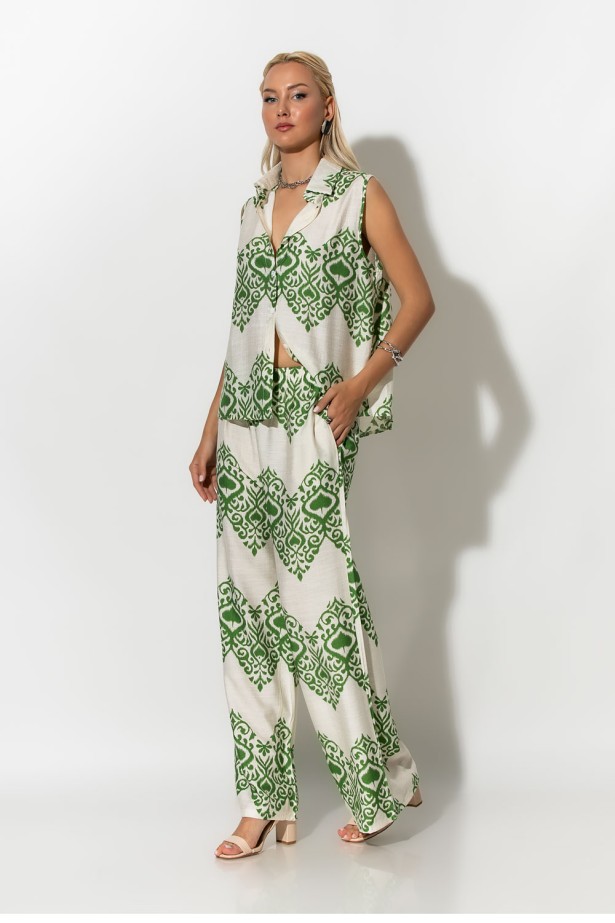Σετ αμάνικο πουκάμισο και παντελόνα με ethnic ikat print λευκό-πράσινο Σετ αμάνικο πουκάμισο και παντελόνα με ethnic ikat print λευκό-πράσινο
