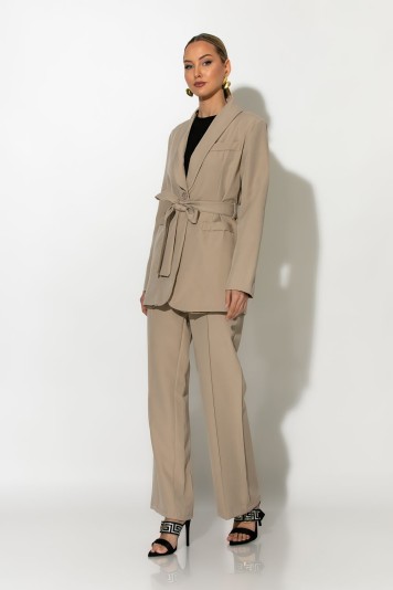 Σετ παντελόνα και blazer με βάτες και ζώνη ροζ