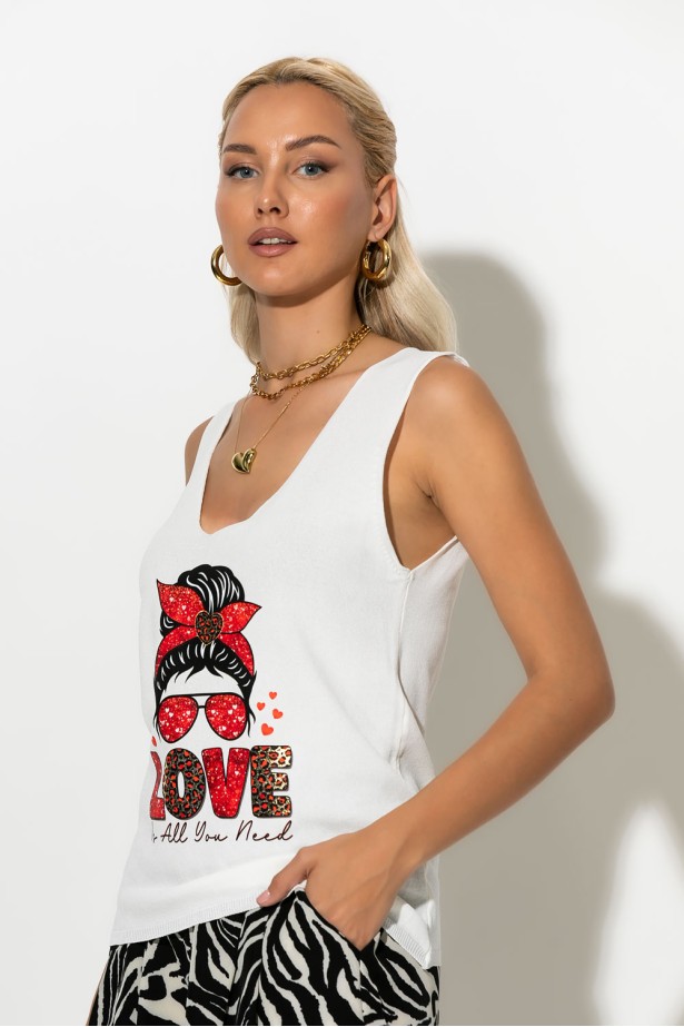 Πλεκτό αμάνικο με print love εκρού Πλεκτό αμάνικο με print love εκρού