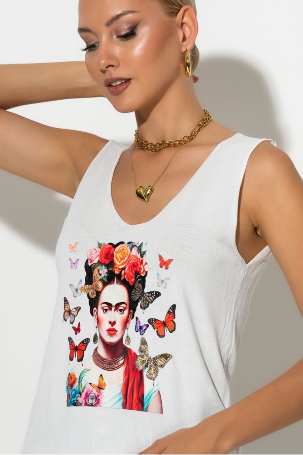 Πλεκτό αμάνικο με print frida λευκό Πλεκτό αμάνικο με print frida λευκό