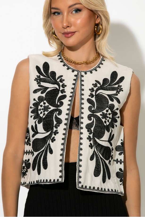 Boho γιλέκο με κεντήματα μπεζ-μαύρο Boho γιλέκο με κεντήματα μπεζ-μαύρο