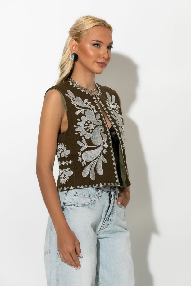 Boho γιλέκο με κεντήματα χακί-εκρού Boho γιλέκο με κεντήματα χακί-εκρού