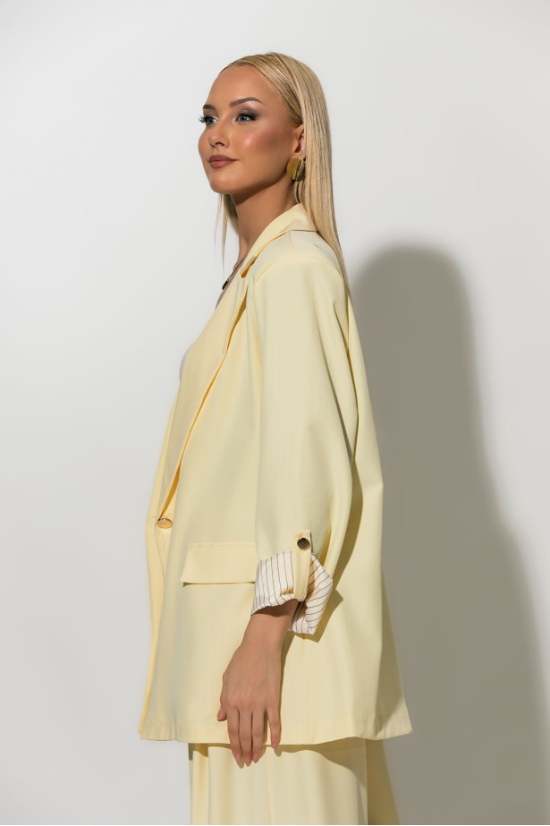Blazer με ριγέ φόδρα και κουμπί στο μανίκι κίτρινο Blazer με ριγέ φόδρα και κουμπί στο μανίκι κίτρινο