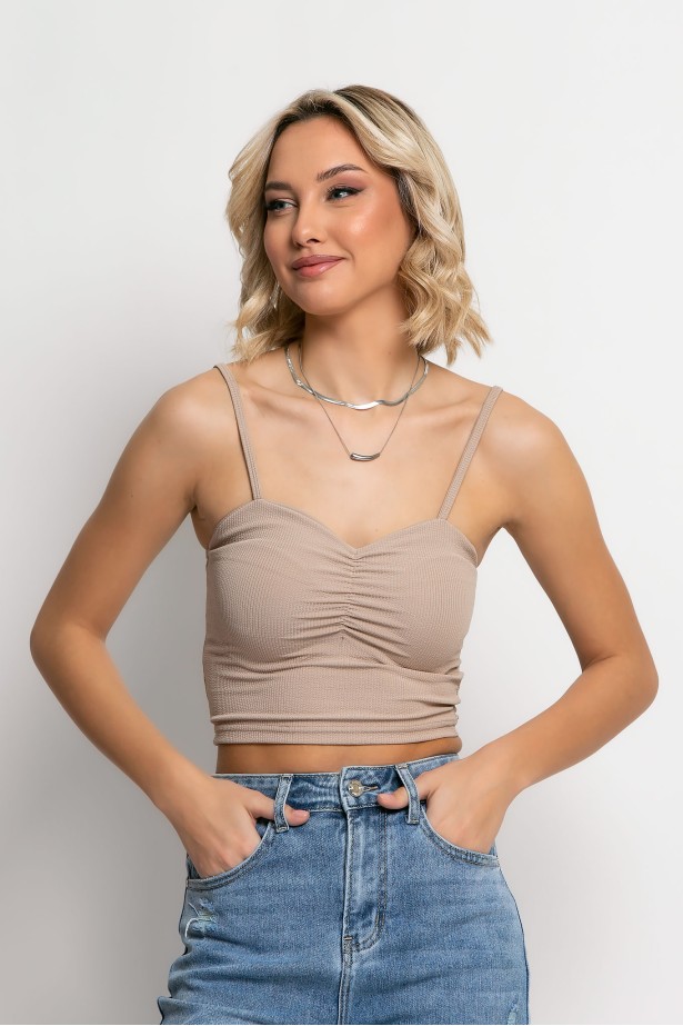 Crop top τιραντέ με σούρες στο στήθος μπεζ Crop top τιραντέ με σούρες στο στήθος μπεζ