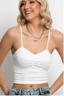 Crop top τιραντέ με σούρες στο στήθος λευκό Crop top τιραντέ με σούρες στο στήθος λευκό