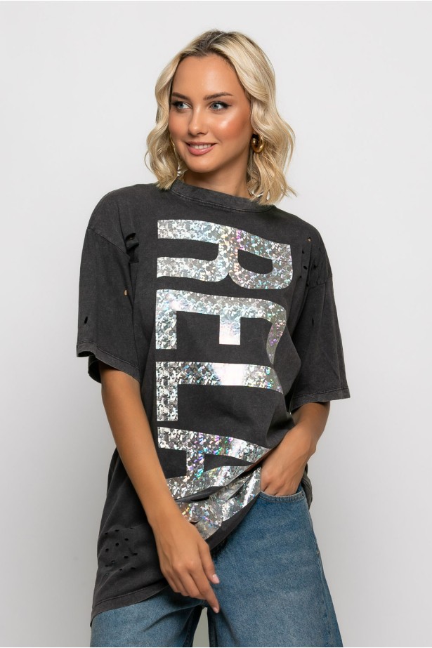 Oversized μπλούζα με φθορές και στάμπα foil (relax) ανθρακί Oversized μπλούζα με φθορές και στάμπα foil (relax) ανθρακί