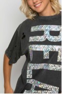 Oversized μπλούζα με φθορές και στάμπα foil (relax) ανθρακί Oversized μπλούζα με φθορές και στάμπα foil (relax) ανθρακί