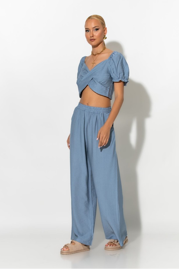 Σετ crop top με V και παντελόνι σιέλ Σετ crop top με V και παντελόνι σιέλ