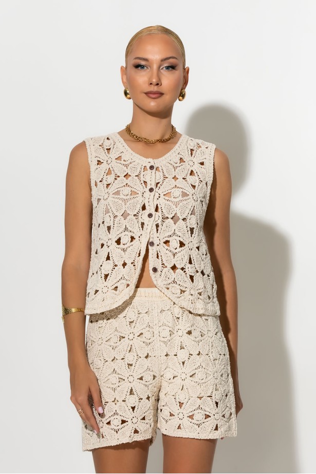 Σετ crochet γιλέκο και σόρτς μπεζ Σετ crochet γιλέκο και σόρτς μπεζ