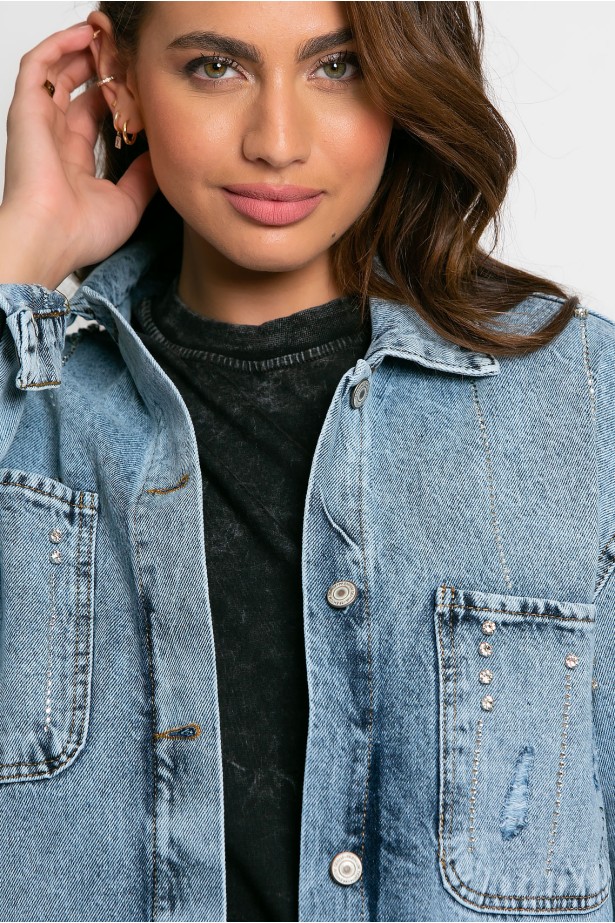 Jean jacket oversized με φθορές και στρας μπλε ανοιχτό Jean jacket oversized με φθορές και στρας μπλε ανοιχτό