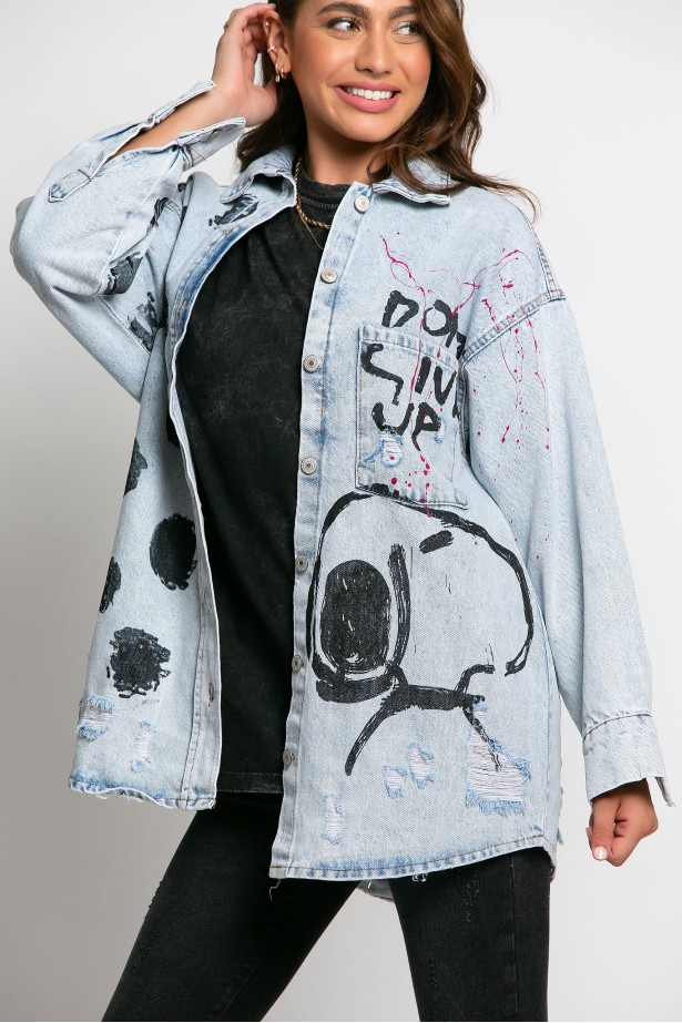 Jean jacket oversized με φθορές και στάμπα (Snoopy) μπλε ανοιχτό Jean jacket oversized με φθορές και στάμπα (Snoopy) μπλε ανοιχτό