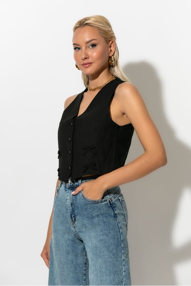 Cropped γιλέκο με λεπτομέρειες φιογκάκια μαύρο Cropped γιλέκο με λεπτομέρειες φιογκάκια μαύρο