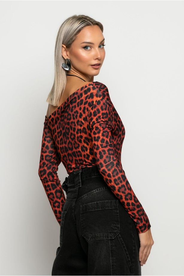 Μπλούζα με λοξή λαιμόκοψη και σούρες leopard print πορτοκαλί Μπλούζα με λοξή λαιμόκοψη και σούρες leopard print πορτοκαλί