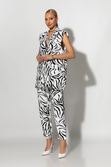 Σετ παντελόνι και oversized αμάνικο blazer με βάτες zebra print λευκό-ροζ 