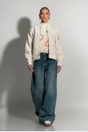Bomber jacket μπουκλέ με τσέπη στο μανίκι εκρού Bomber jacket μπουκλέ με τσέπη στο μανίκι εκρού