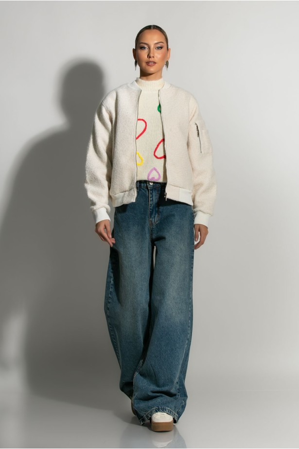 Bomber jacket μπουκλέ με τσέπη στο μανίκι εκρού Bomber jacket μπουκλέ με τσέπη στο μανίκι εκρού