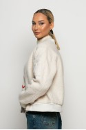 Bomber jacket μπουκλέ με τσέπη στο μανίκι εκρού Bomber jacket μπουκλέ με τσέπη στο μανίκι εκρού