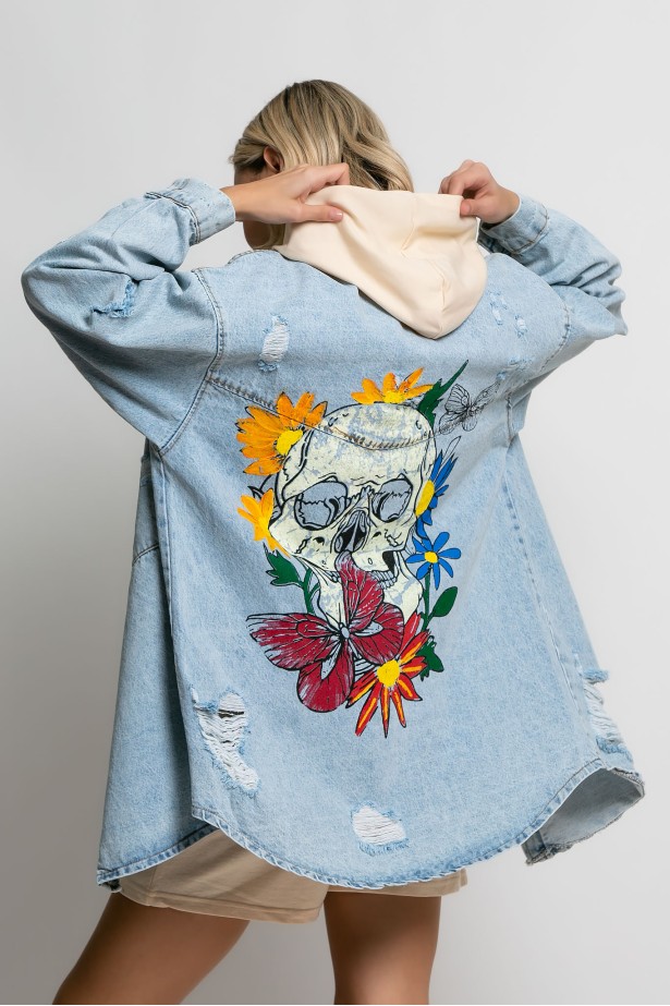 Jean jacket oversized με φθορές και στάμπα (skull) μπλε ανοιχτό Jean jacket oversized με φθορές και στάμπα (skull) μπλε ανοιχτό