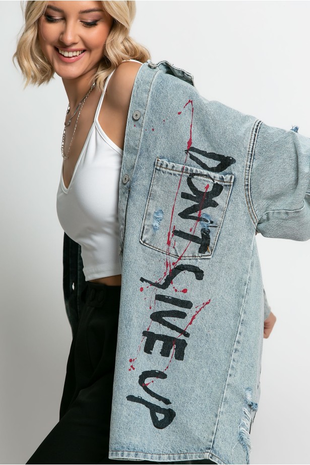 Jean jacket oversized με φθορές και στάμπα (give up) μπλε ανοιχτό Jean jacket oversized με φθορές και στάμπα (give up) μπλε ανοιχτό