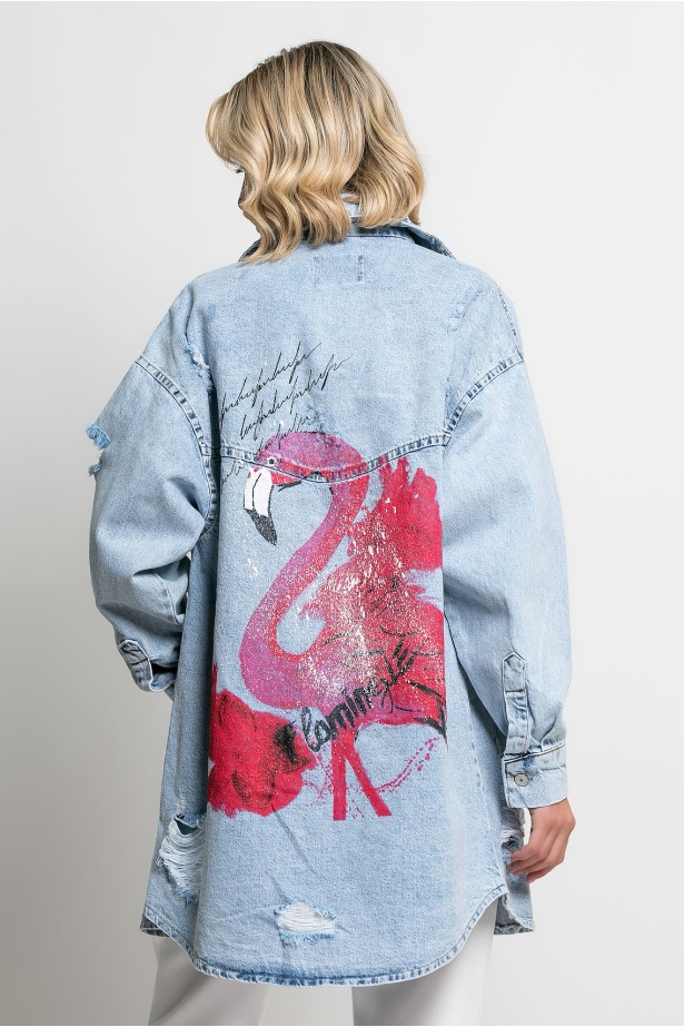 Jean jacket oversized με φθορές και στάμπα (flamingo) μπλε ανοιχτό Jean jacket oversized με φθορές και στάμπα (flamingo) μπλε ανοιχτό