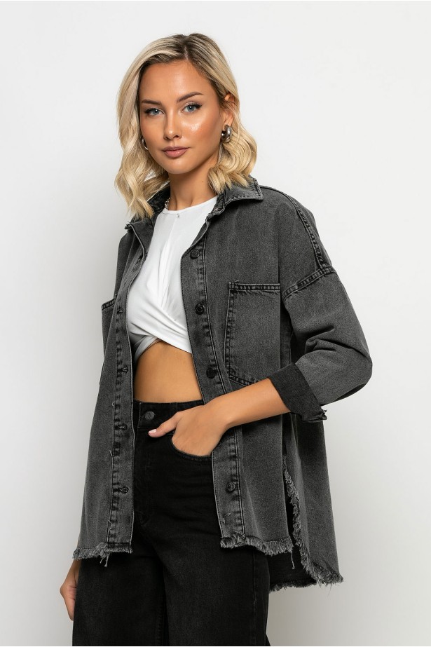 Jean jacket ασύμμετρο με μεγάλες τσέπες και ξέφτια ανθρακί Jean jacket ασύμμετρο με μεγάλες τσέπες και ξέφτια ανθρακί