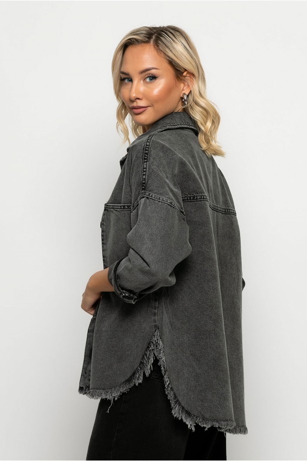 Jean jacket ασύμμετρο με μεγάλες τσέπες και ξέφτια ανθρακί Jean jacket ασύμμετρο με μεγάλες τσέπες και ξέφτια ανθρακί