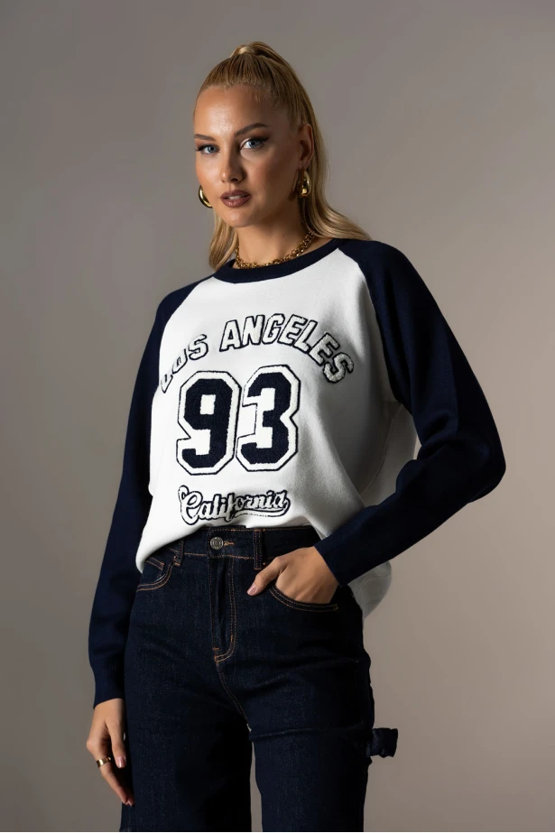 Πλεκτή μπλούζα με patch los angeles 98 μπλε Πλεκτή μπλούζα με patch los angeles 98 μπλε