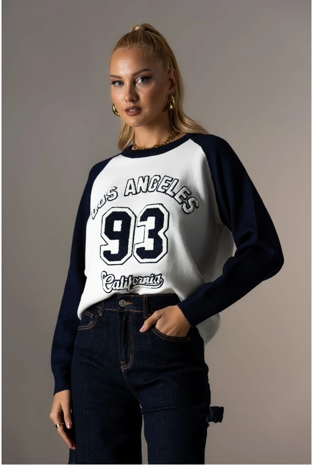 Πλεκτή μπλούζα με patch los angeles 93 μπλε