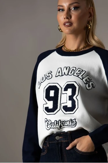 Πλεκτή μπλούζα με patch los angeles 93 μπλε
