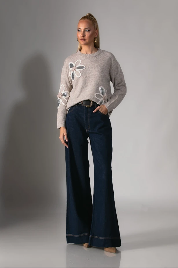 Πλεκτή μπλούζα και patch λουλούδια εκρού