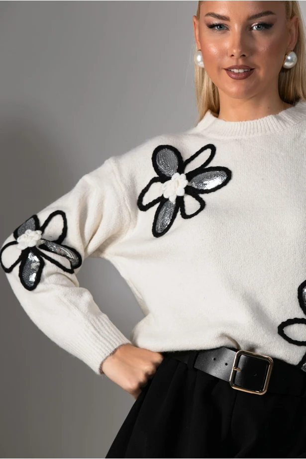 Πλεκτή μπλούζα και patch λουλούδια λευκό