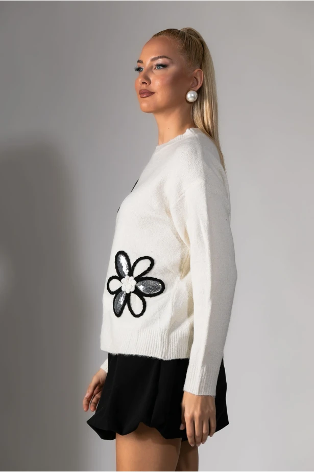 Πλεκτή μπλούζα και patch λουλούδια λευκό