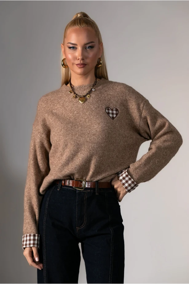 Πλεκτή μπλούζα με καρό λεπτομέρειες στα μανίκια καφέ 