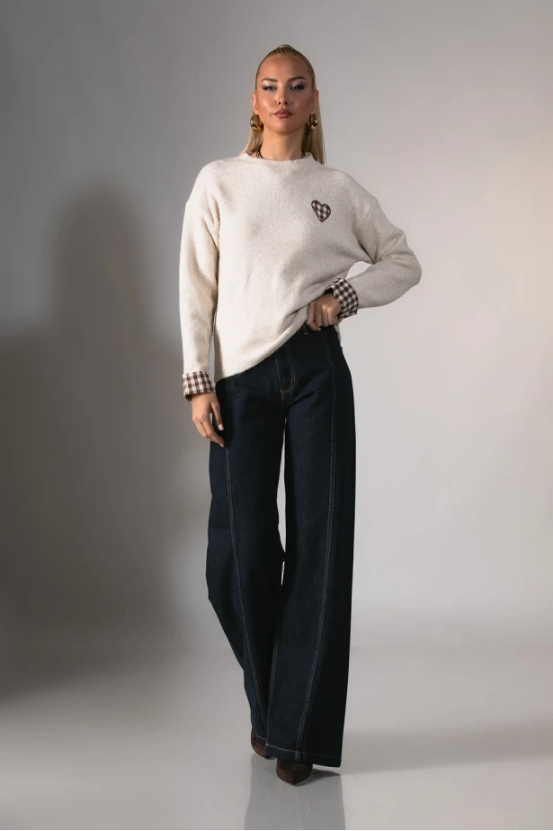 Πλεκτή μπλούζα με καρό λεπτομέρειες στα μανίκια εκρού