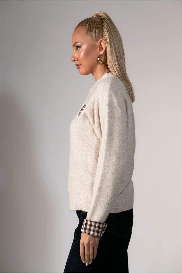 Πλεκτή μπλούζα με καρό λεπτομέρειες στα μανίκια εκρού