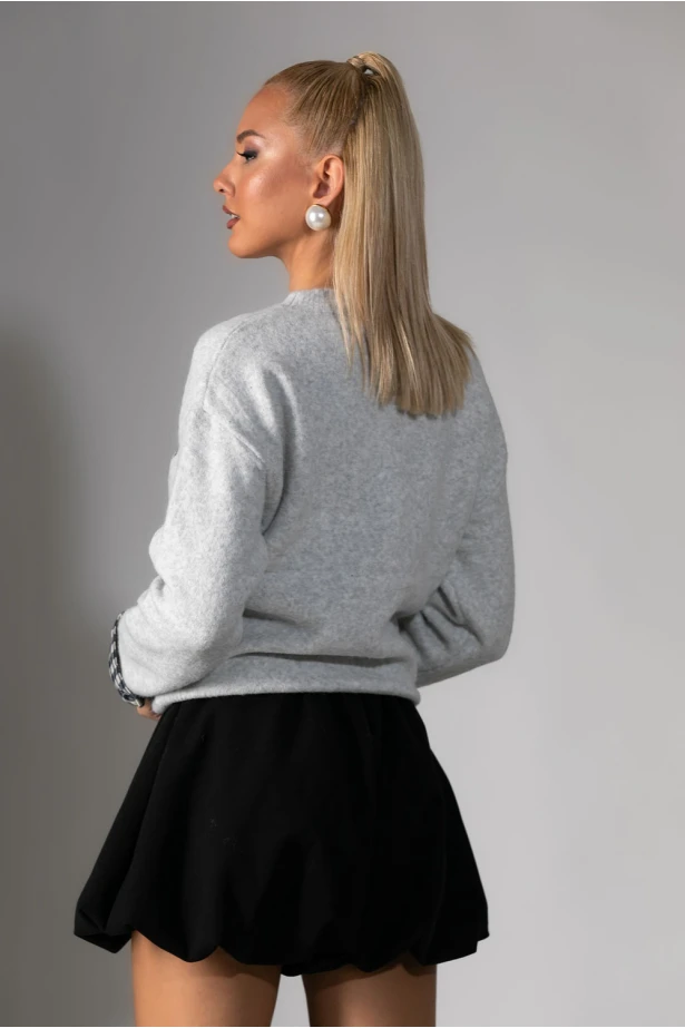 Πλεκτή μπλούζα με καρό λεπτομέρειες στα μανίκια γκρι