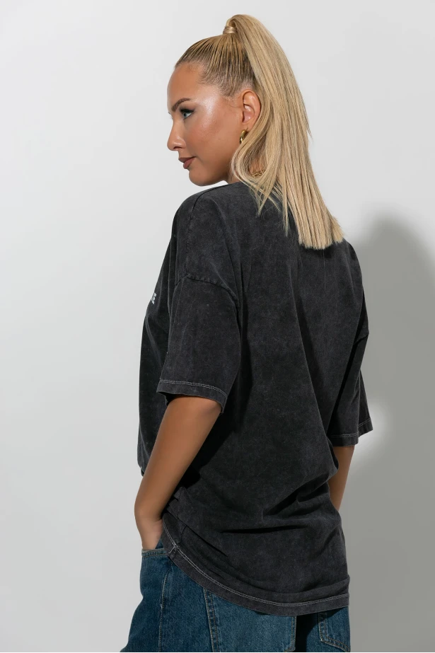 Oversized t-shirt με στάμπα bosks, not guns και στρας ανθρακί