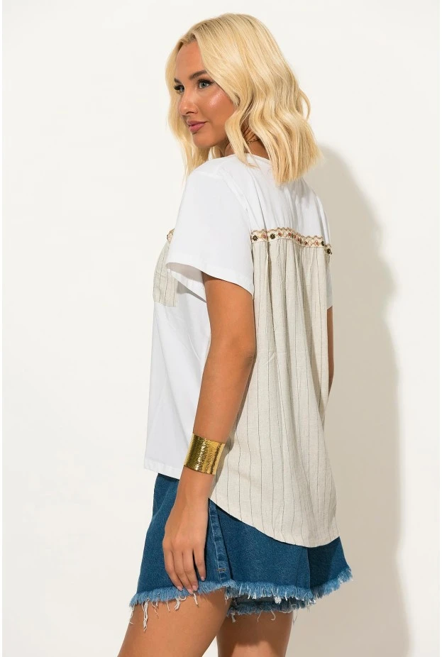 T-shirt με ριγέ τσέπη και πίσω όψη λευκό