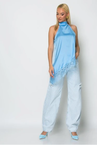 Μπλούζα ασύμμετρη τύπου σατέν με δαντέλα σιέλ