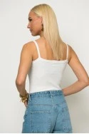Crop top ριπ τιραντέ με διακοσμητικά κουμπιά λευκό