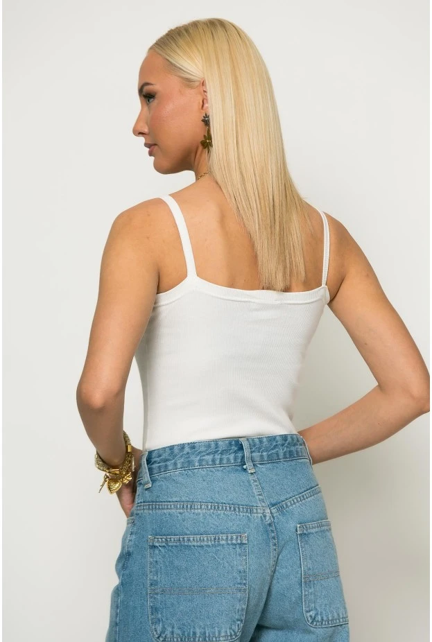Crop top ριπ τιραντέ με διακοσμητικά κουμπιά λευκό