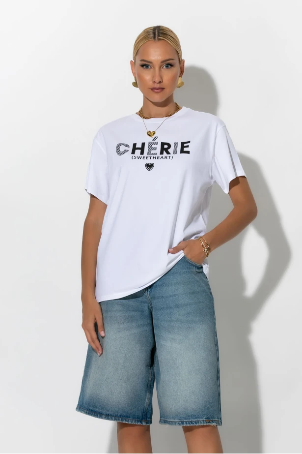 Oversized t-shirt με στάμπα cherie λευκό-μαύρο Oversized t-shirt με στάμπα cherie λευκό-μαύρο