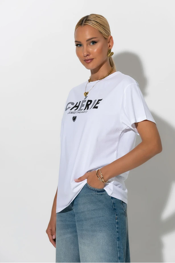 Oversized t-shirt με στάμπα cherie λευκό-μαύρο Oversized t-shirt με στάμπα cherie λευκό-μαύρο