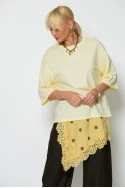 Oversized μπλούζα με ασύμμετρη σατέν πουά λεπτομέρεια κίτρινο
